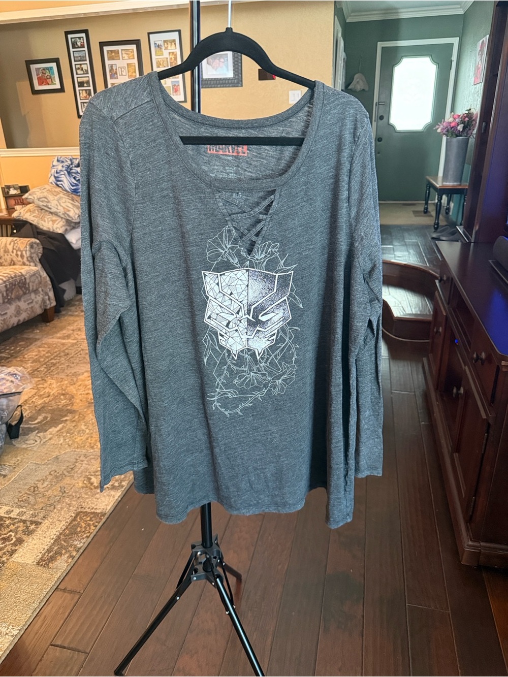 Marvel Gray Long-Sleeve Lace-Up Black Panther Graphic Top